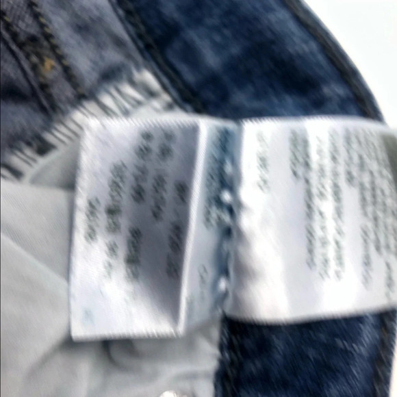 Levi Signature Jeans.  Size 8 waist is 30 inseam 29. Modern straight - Picture 8 of 9